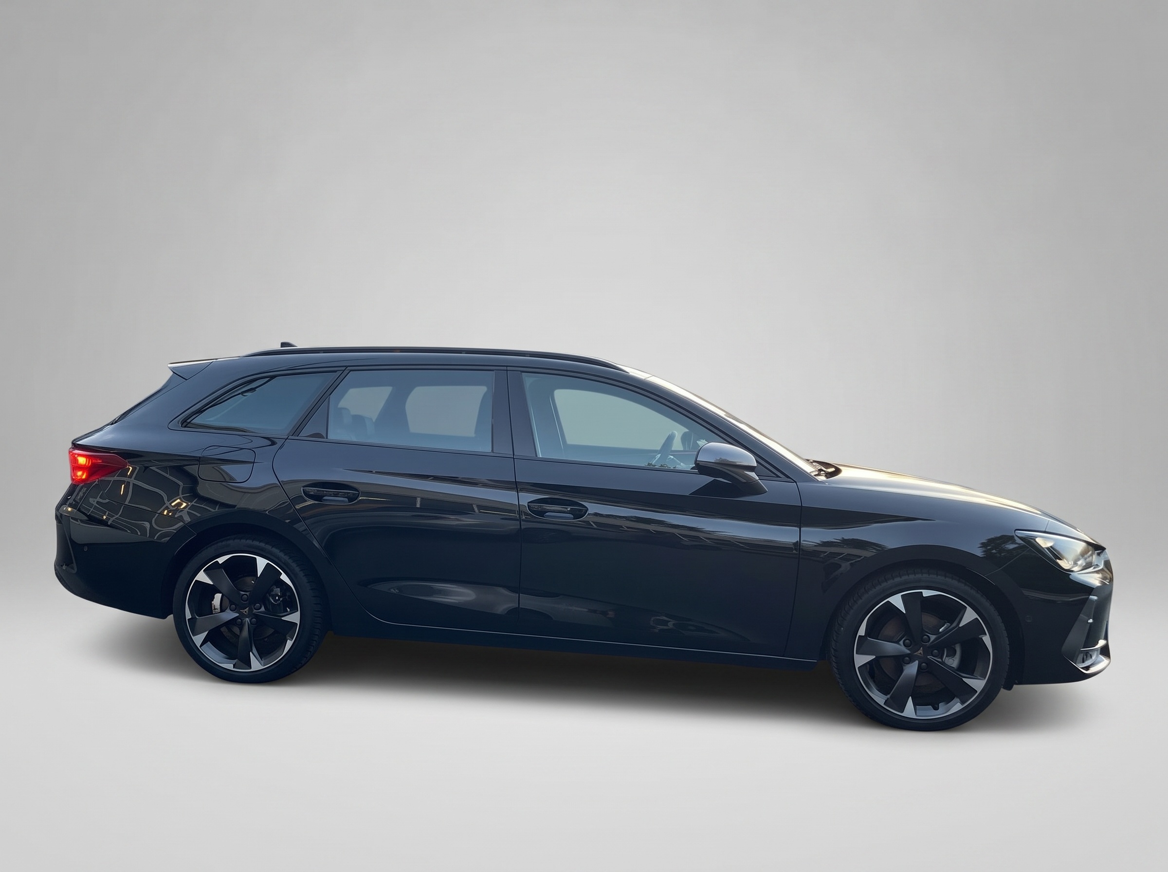 Cupra Leon ST 1.5 eTSI DSG – View 6