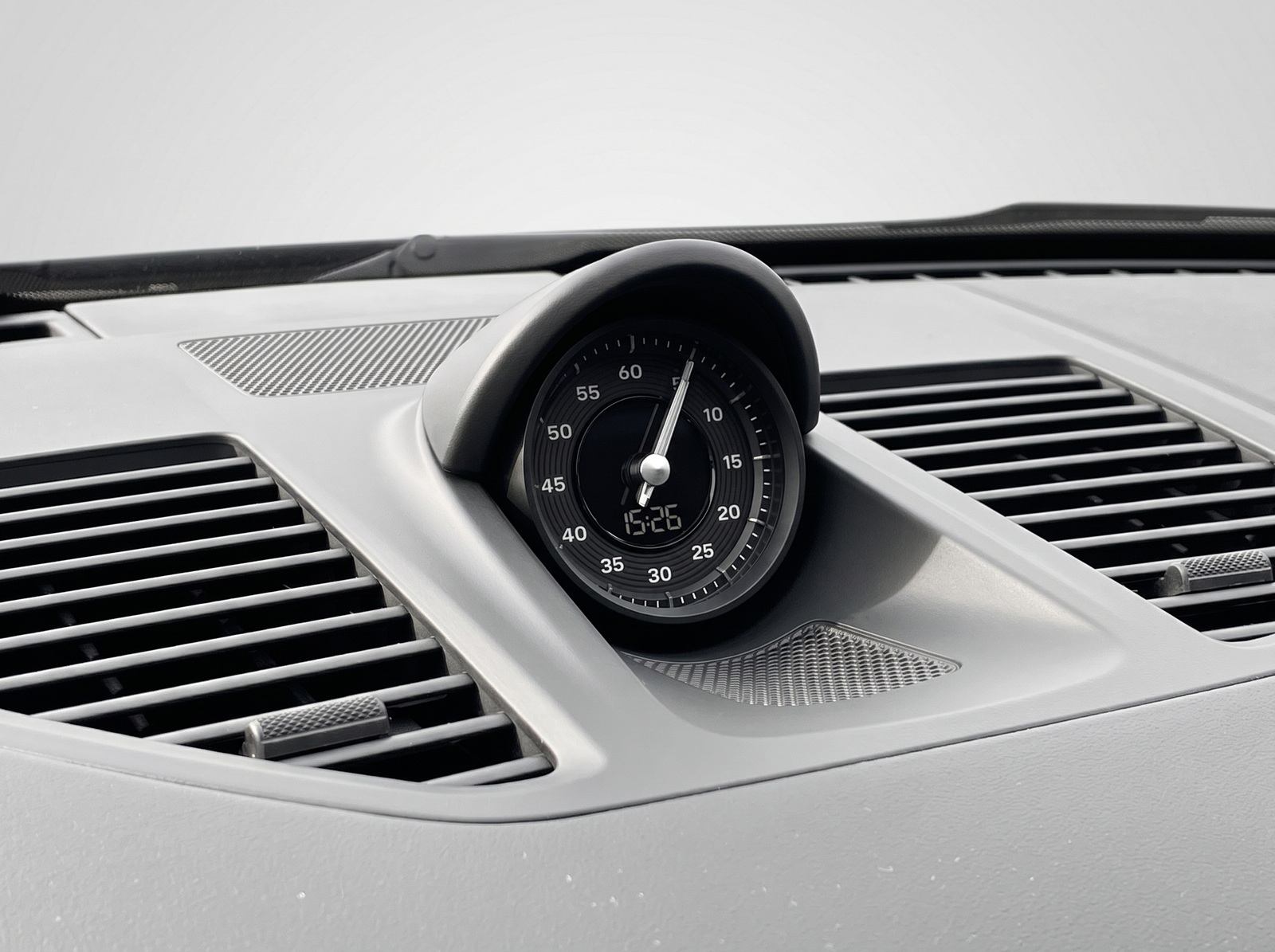 Porsche 911 Carrera 4 – View 5