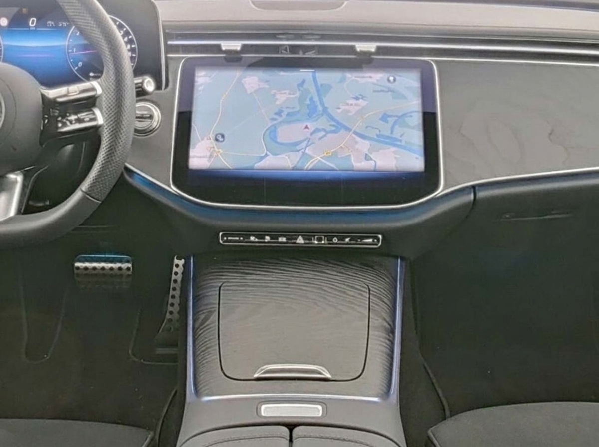 Mercedes-Benz E 300 300 e 4MATIC Limousine EQ Hybrid – Vista 3