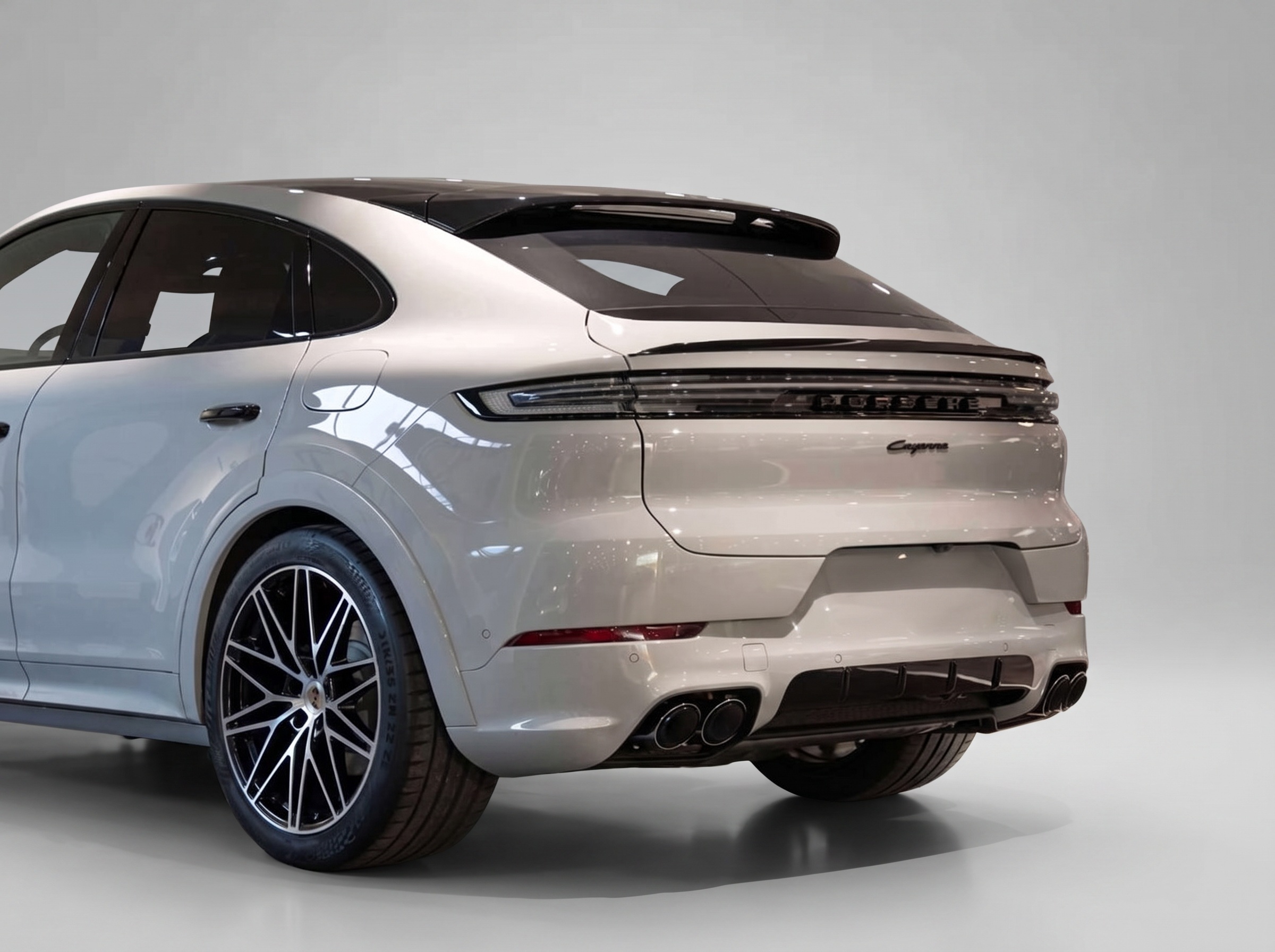 Porsche Cayenne E-Hybrid Coupé Black Edition – View 5