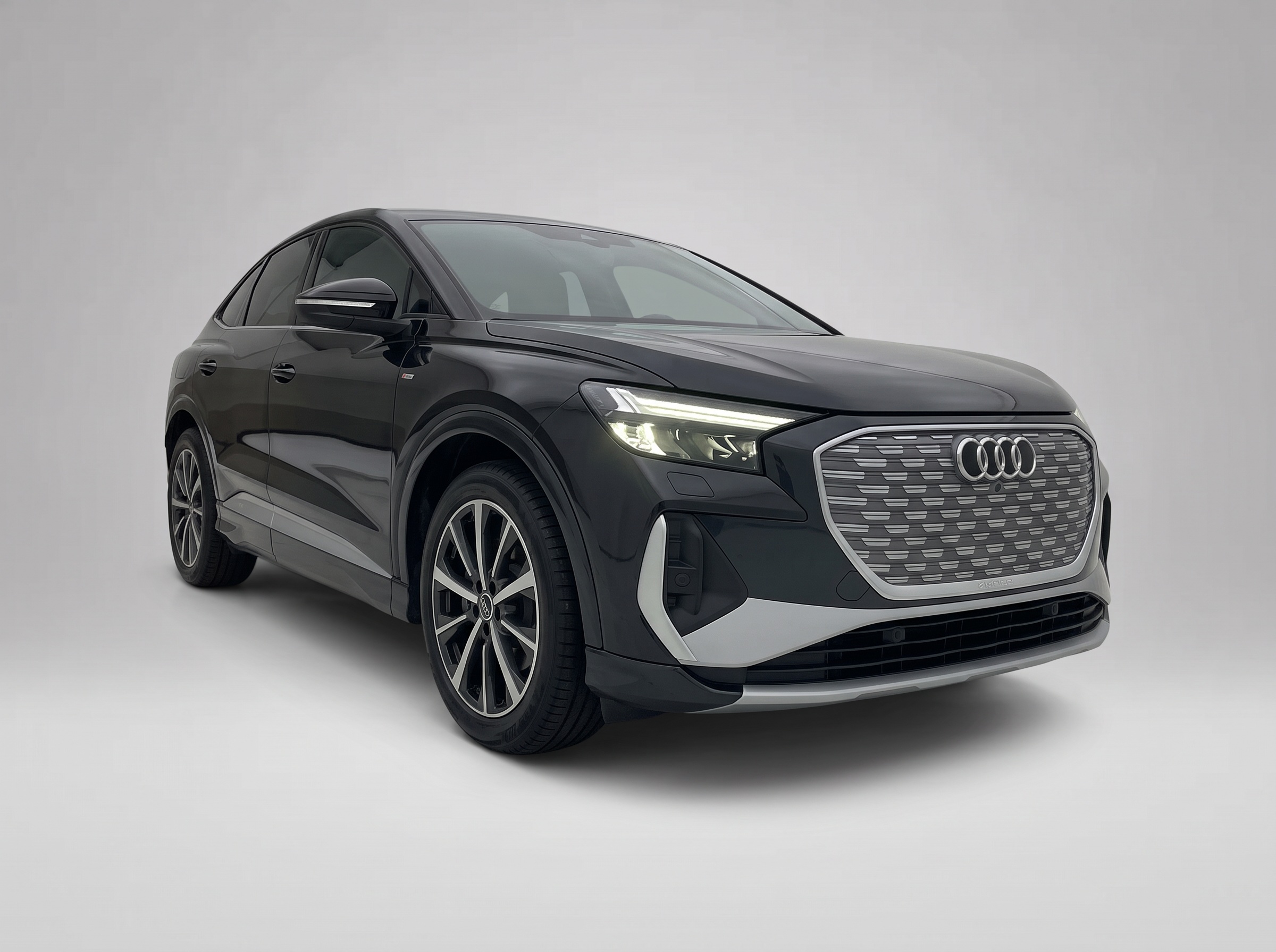 Audi Q4 e-tron Q4 45 e-tron 210kW S line 360° ACC SONOS Navi – Importfahrzeug aus Deutschland in die Schweiz