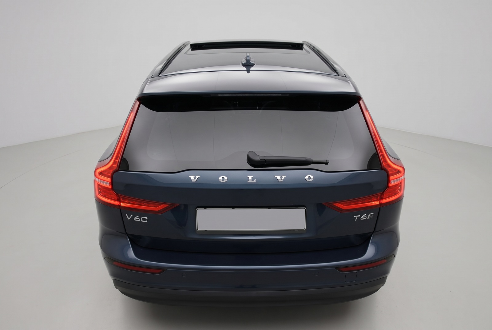 Volvo V60 T6 Ultra Dark – View 4