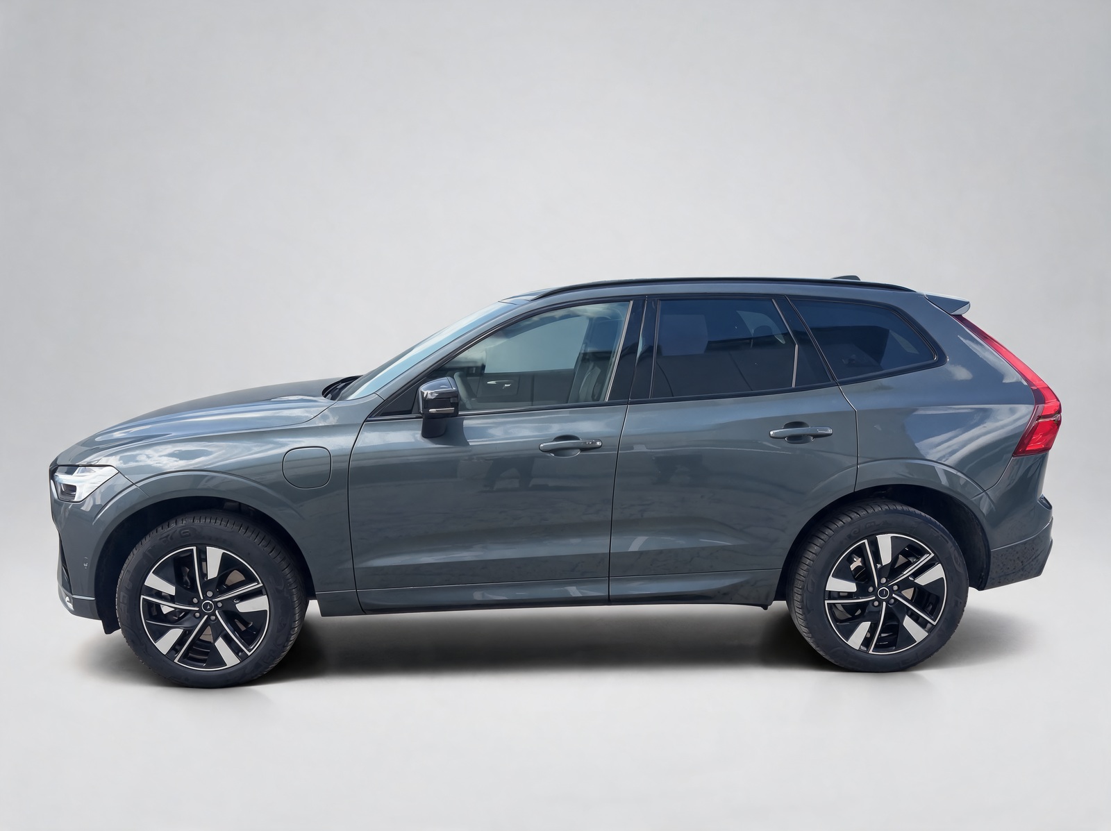 Volvo XC60 T8 Plus Dark Recharge Plug-In Hybrid – Importfahrzeug aus Deutschland in die Schweiz
