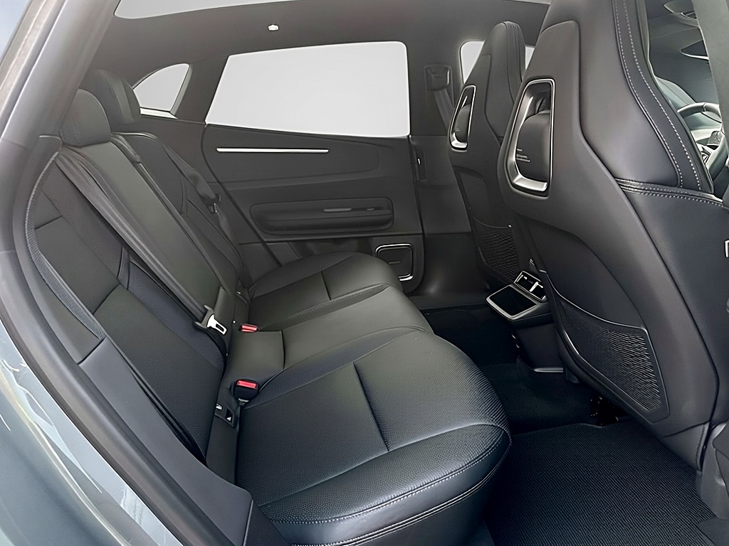 Polestar 4 Prime – Vista 5