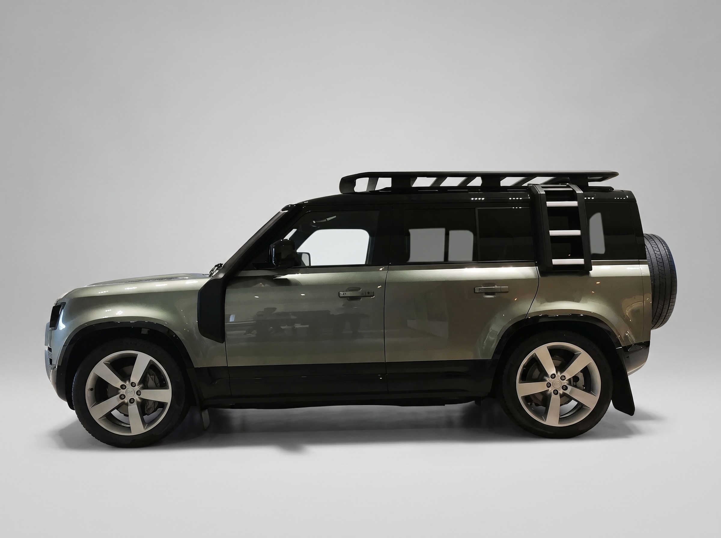 Land Rover Defender Dynamic HSE – buy online at FlexiMoto
