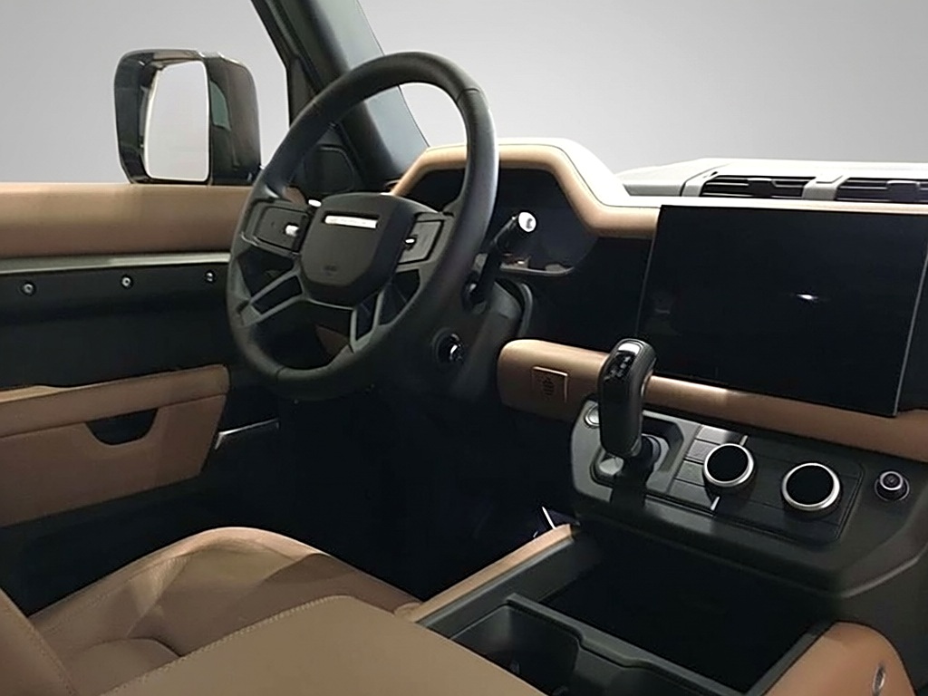 Land Rover Defender Dynamic HSE – View 5