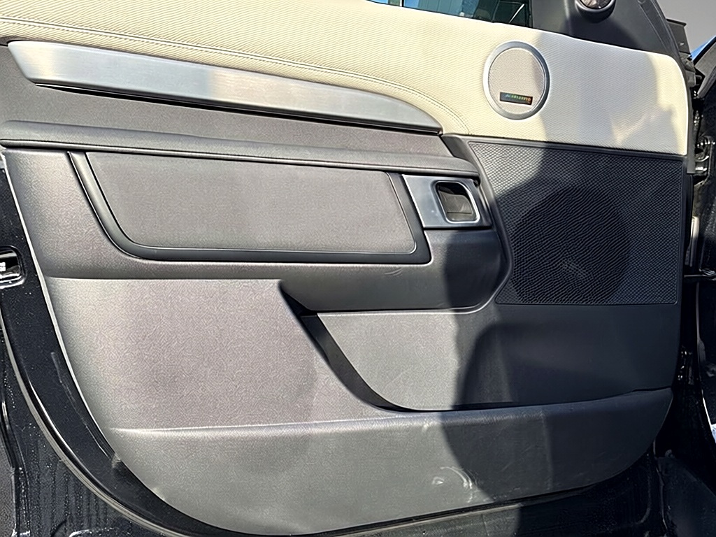 Land Rover Discovery Dynamic SE – Vista 4