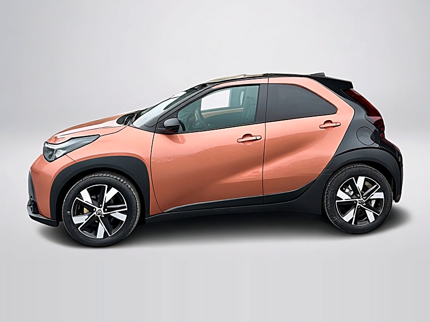 Toyota Aygo Hybrid Teamplayer – View 4