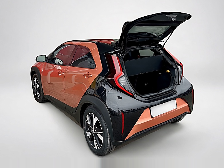 Toyota Aygo Hybrid Teamplayer – View 6