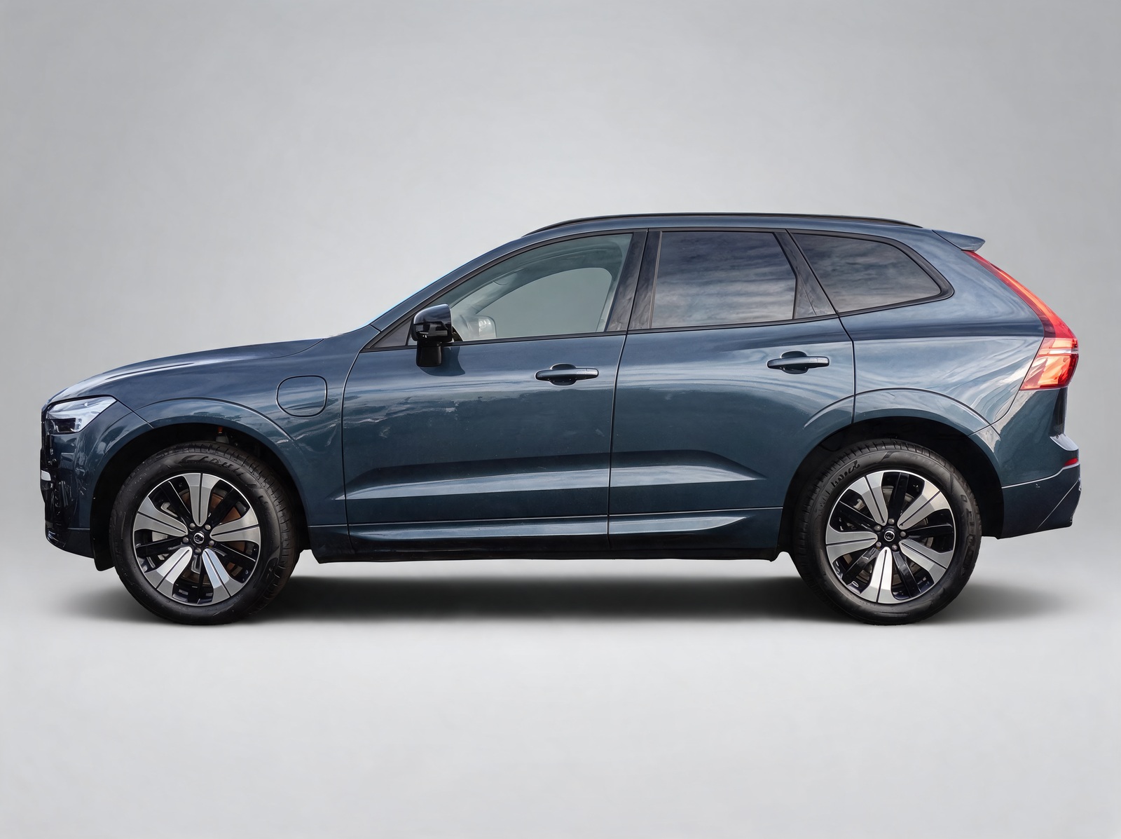 Volvo XC60 T6 AWD Plus Dark – Vue 2