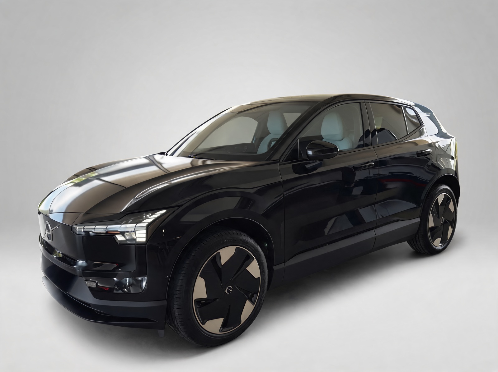 Volvo EX30 Ultra Single Motor Extendet Range – Importfahrzeug aus Deutschland in die Schweiz