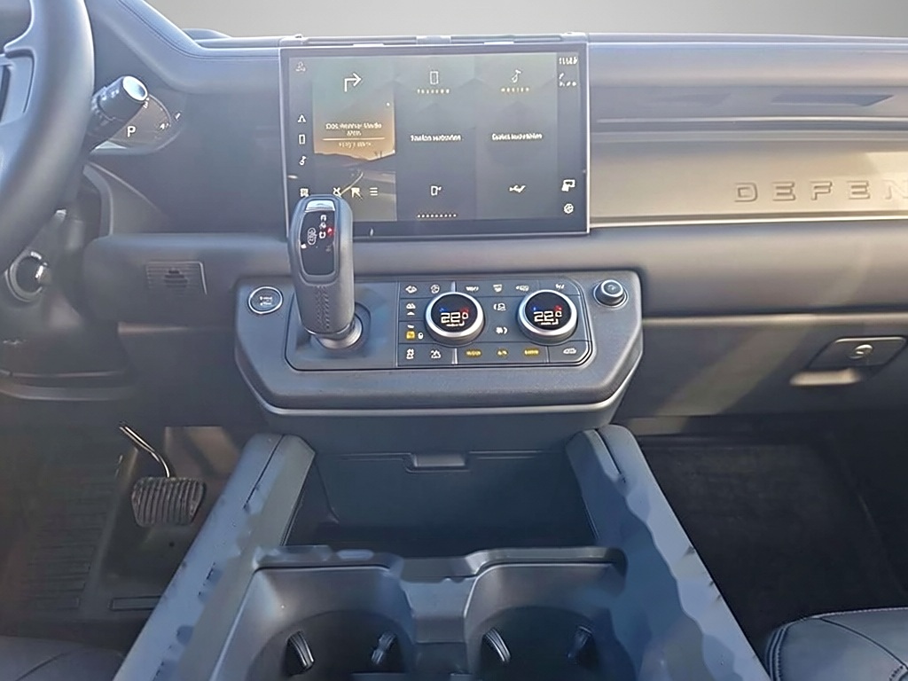 Land Rover Defender Dynamic HSE – View 5