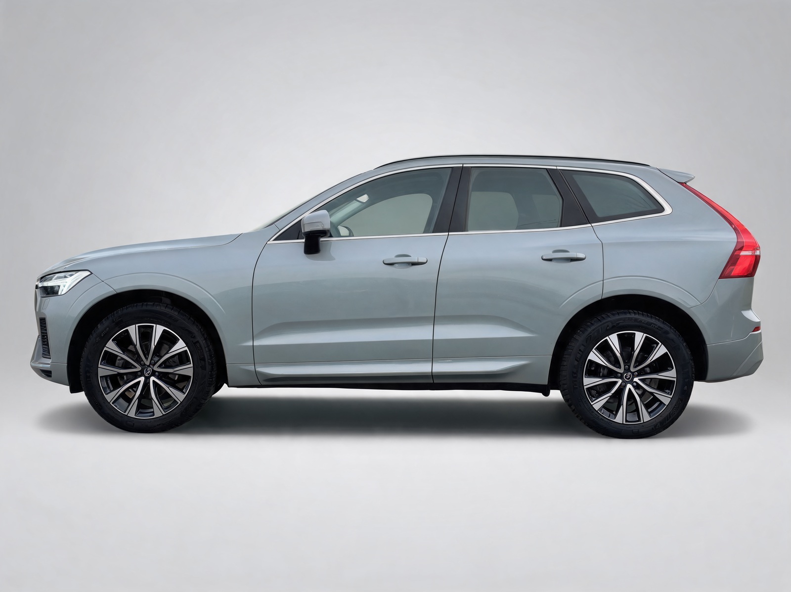 Volvo XC60 B5 AWD Core – View 3