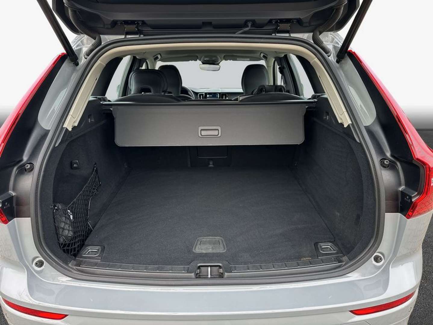 Volvo XC60 B5 AWD Core – View 6