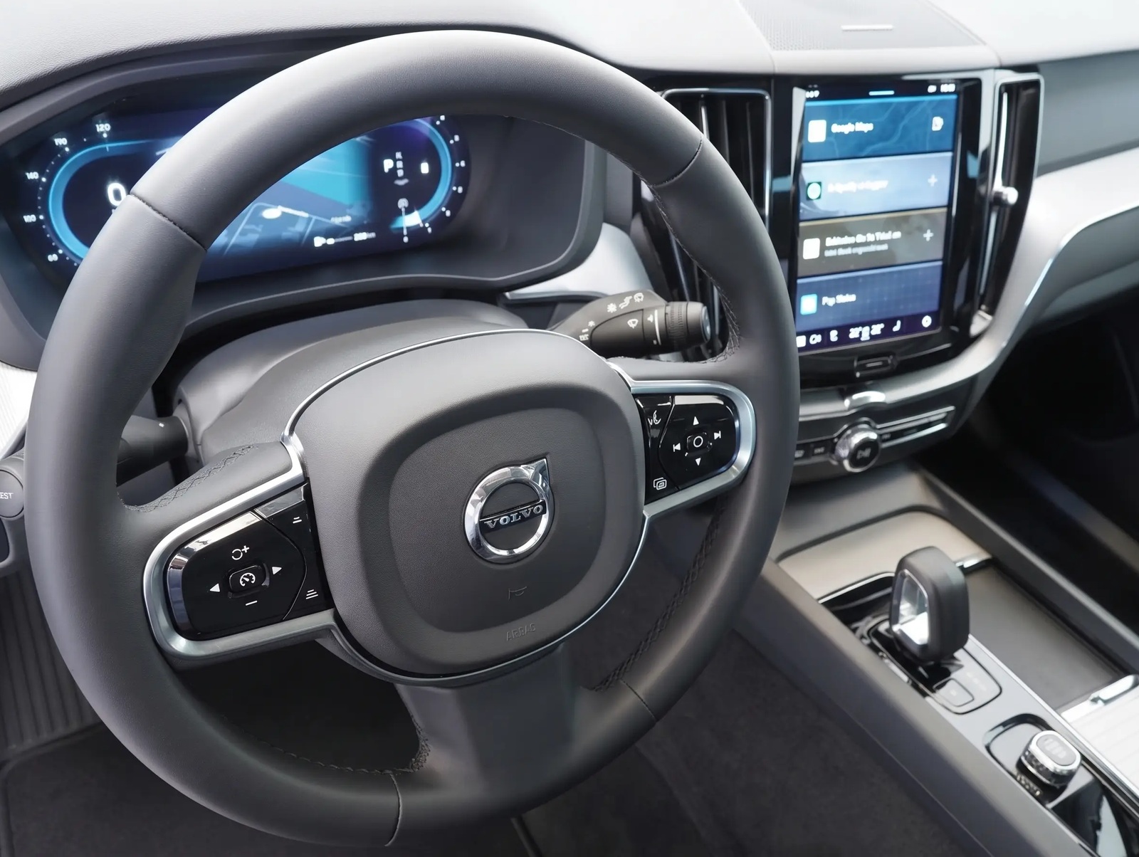 Volvo XC60 B4 Plus Dark – Ansicht 5