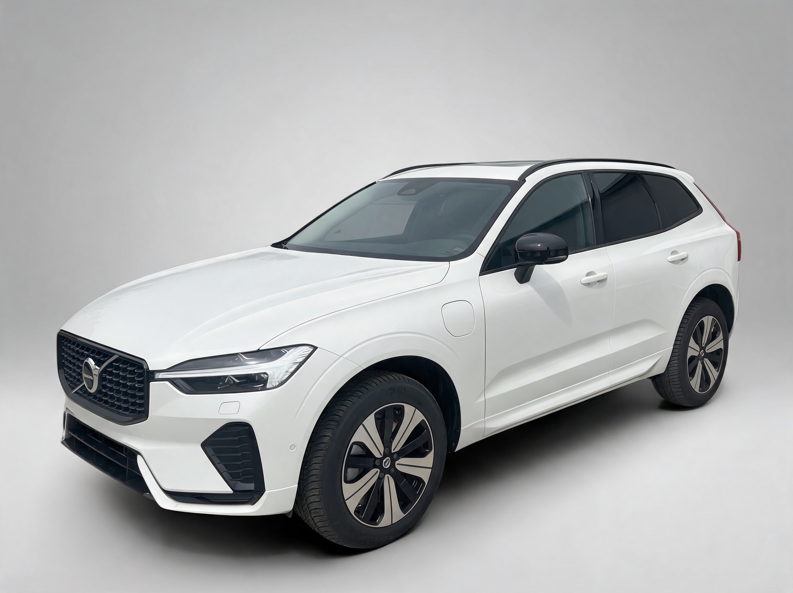 Volvo XC60 T6 Plus Dark Recharge Plug-In Hybrid – Importfahrzeug aus Deutschland in die Schweiz