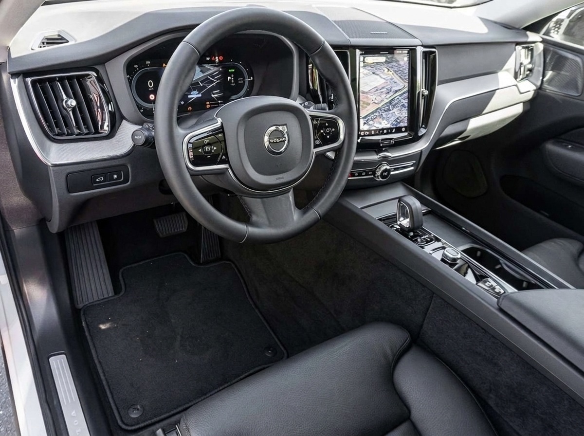 Volvo XC60 T8 Plus Dark – Vue 6