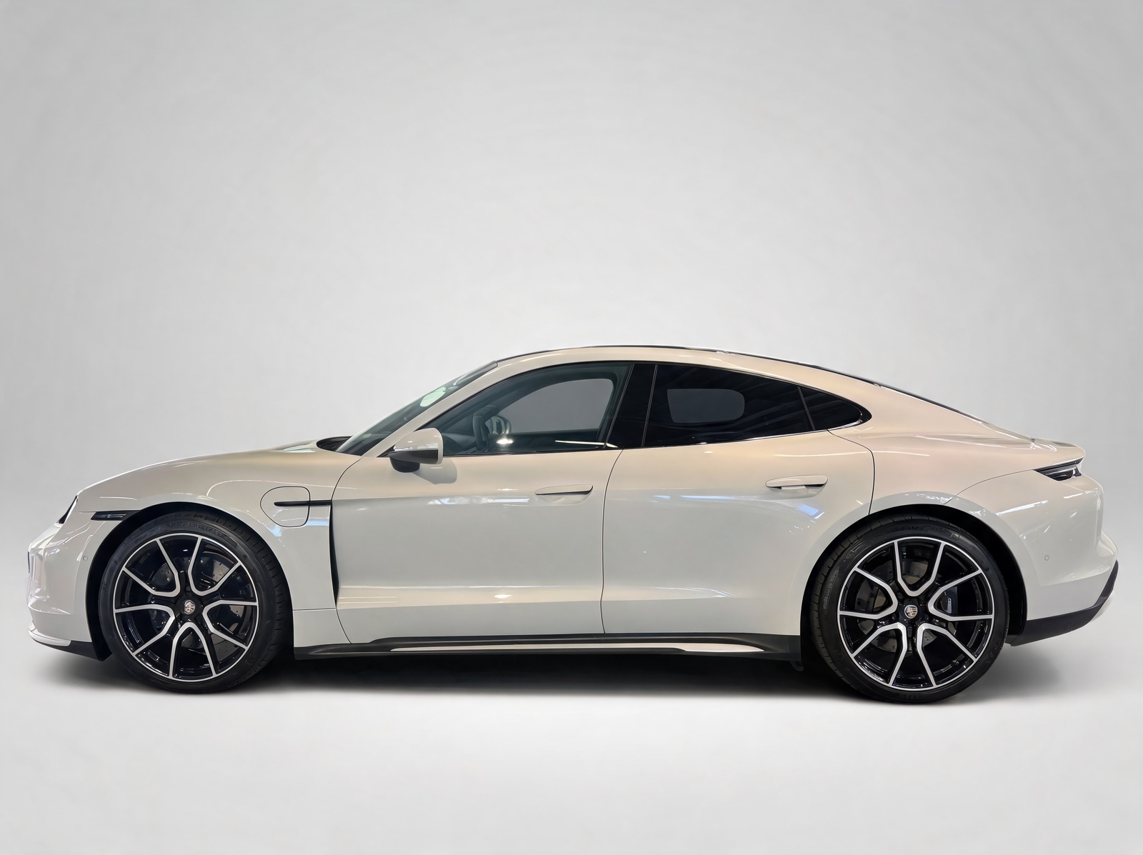 Porsche Taycan – View 3