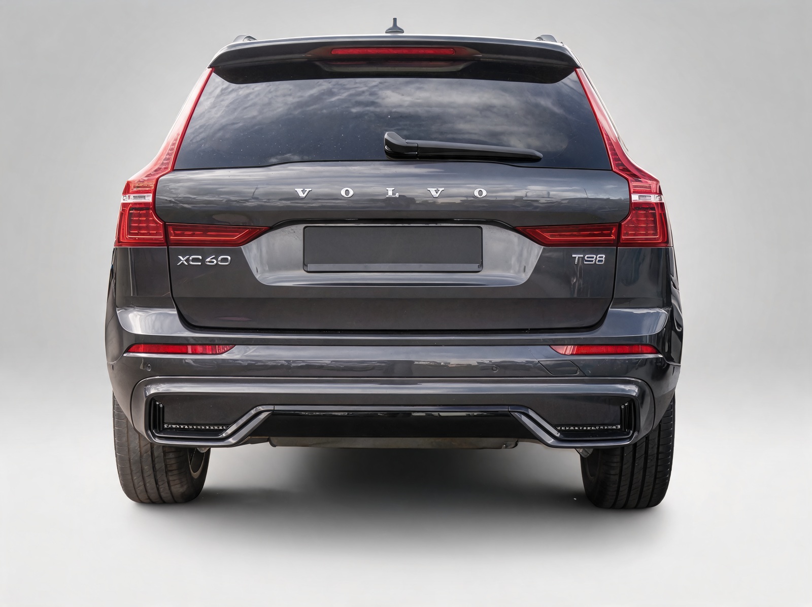 Volvo XC60 T8 Plus Dark – View 3