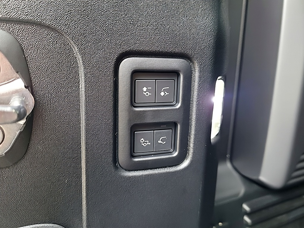 Land Rover Defender DYNAMIC HSE – View 4