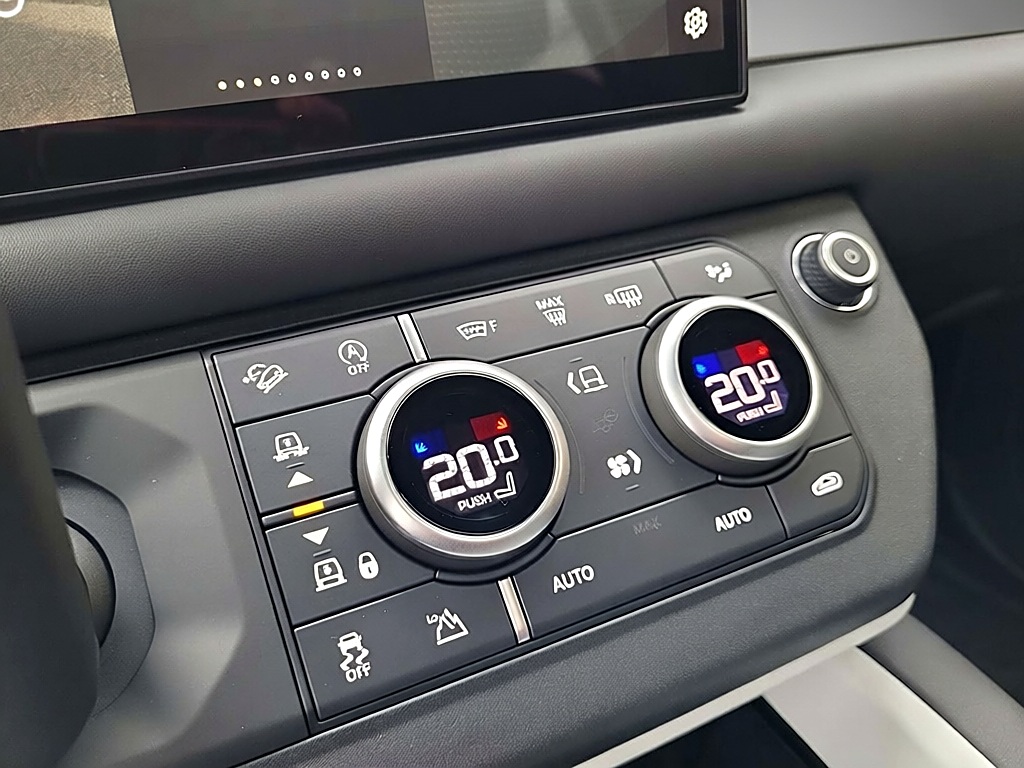 Land Rover Defender DYNAMIC HSE – View 6