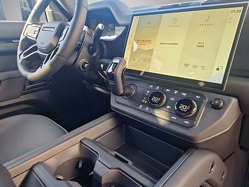 Land Rover Defender 110 P635 V8 OCTA – View 6